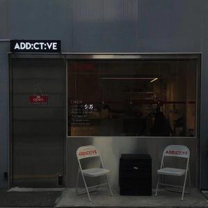 游泳教练伸进含奶摸爽69
