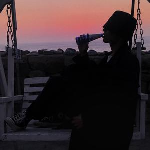 游泳教练伸进含奶摸爽69
